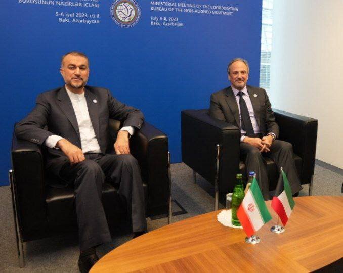 Iran, Kuwait top diplomats stress developing ties