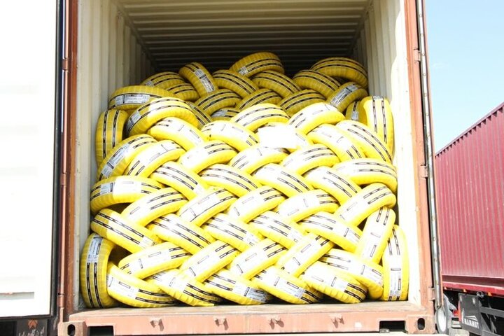 کامیون حامل ۱۱۰۳ حلقه لاستیک قاچاق در الیگودرز توقیف شد