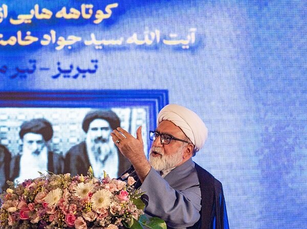 کتاب «زندگی اینجاست» کوتاهههایی از زندگی خاندان مقام معظم رهبری