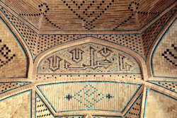 میراث جهانی اصفهان در نم و انکار؛ آبفا شکستگی لوله را گردن نمی‌گیرند