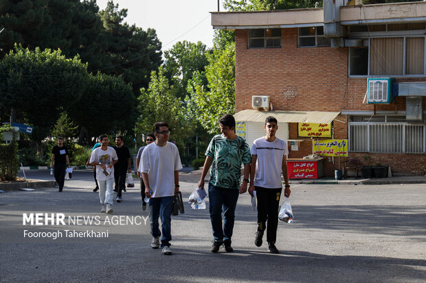 صبح پنج شنبه ۱۵ تیر ۱۴۰۲، همزمان با سراسر کشور، داوطلبان کنکور سراسری در رشته علوم تجربی، در دانشگاه شهید بهشتی تهران به رقابت پرداختند