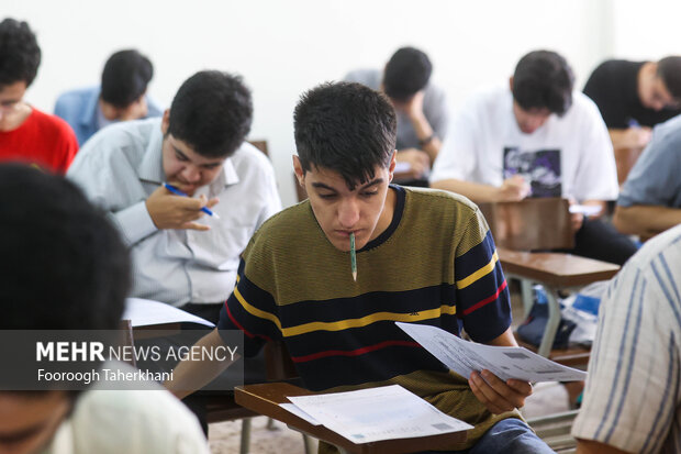 صبح پنج شنبه ۱۵ تیر ۱۴۰۲، همزمان با سراسر کشور، داوطلبان <a href='https://sayeb.ir/tag/%da%a9%d9%86%da%a9%d9%88%d8%b1-%d8%b3%d8%b1%d8%a7%d8%b3%d8%b1%db%8c'>کنکور سراسری</a> در رشته <a href='https://sayeb.ir/tag/%d8%b9%d9%84%d9%88%d9%85-%d8%aa%d8%ac%d8%b1%d8%a8%db%8c'>علوم تجربی</a>، در دانشگاه شهید بهشتی تهران به رقابت پرداختند