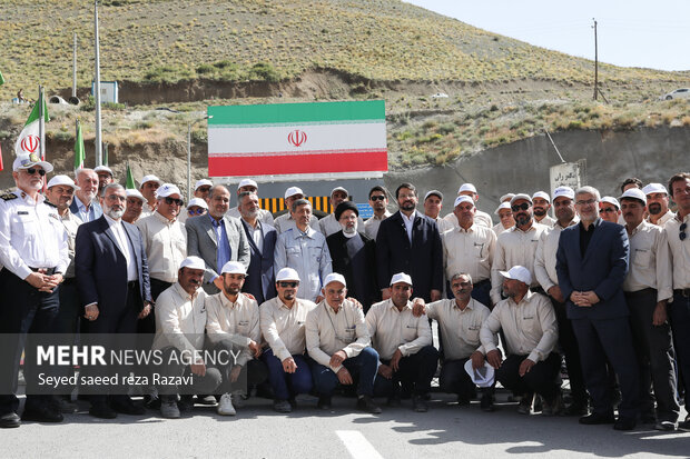 مراسم آئین بهره‌برداری از افتتاح مسیر رفت قطعه ۲ آزادراه تهران- شمال صبح امروز پنجشنبه ۱۵ تیر ماه ۱۴۰۲ با حضور سید ابراهیم رئیسی، رئیس جمهور، مهرداد بذرپاش، وزیر راه و شهرسازی و پرویز فتاح، رئیس بنیاد مستضعفان برگزار شد