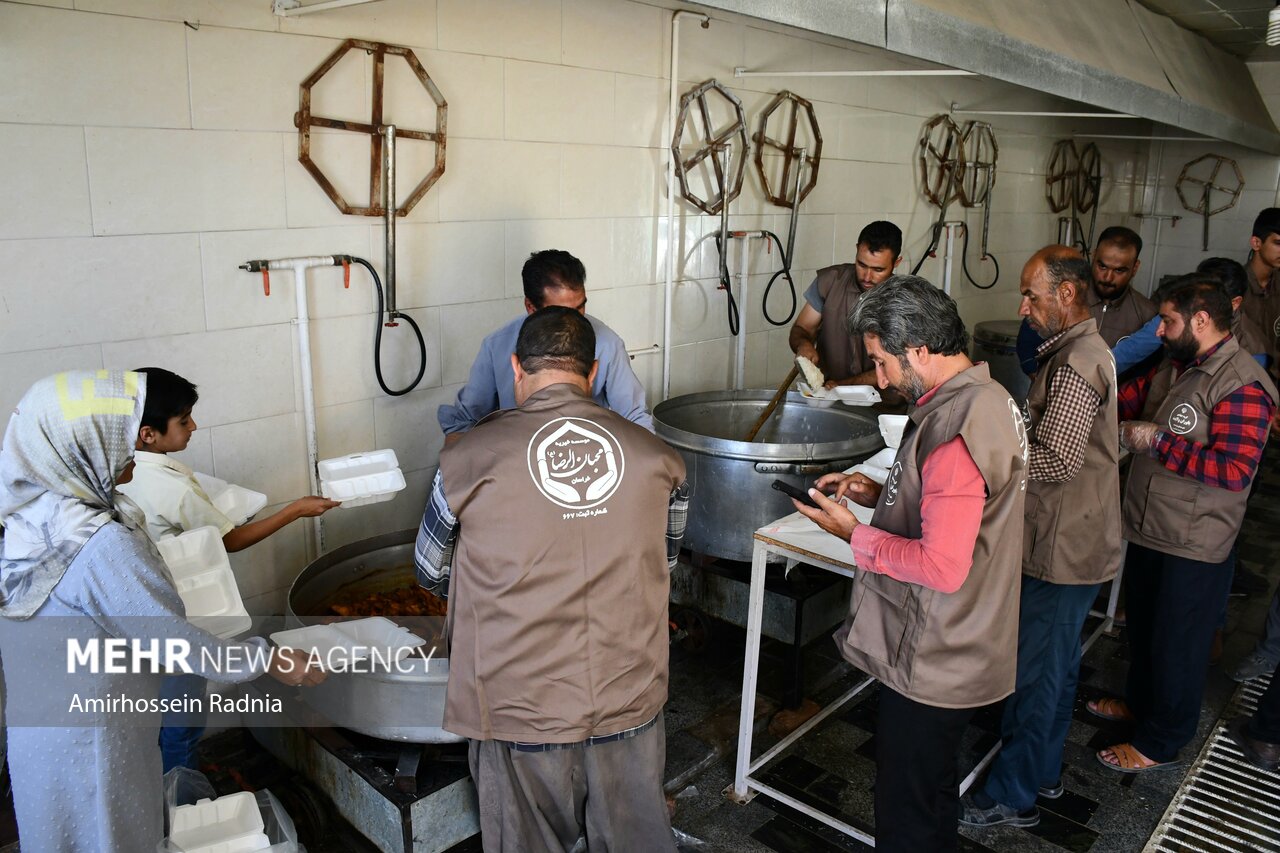 بانگ غدیر از سراسر نصف جهان به گوش میرسد