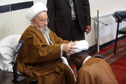 عید غدیر کی مناسبت سے آیت اللہ العظمیٰ مکارم شیرازی کے دفتر میں عمامہ گذاری کی تقریب