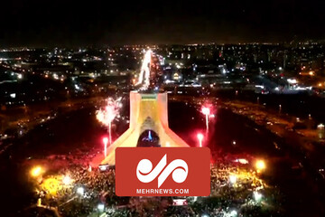 تصاویر هوایی از نورافشانی در میدان آزادی