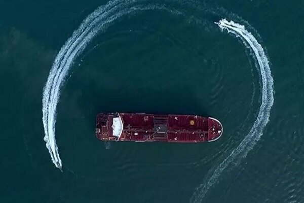 انفعال آمریکا از اقتدار سپاه در توقیف نفتکش مشکوک در خلیج‌فارس