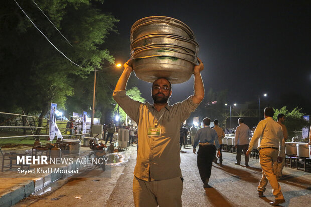 جشن خیابانی ضیافت علوی در گرمای شدید اهواز