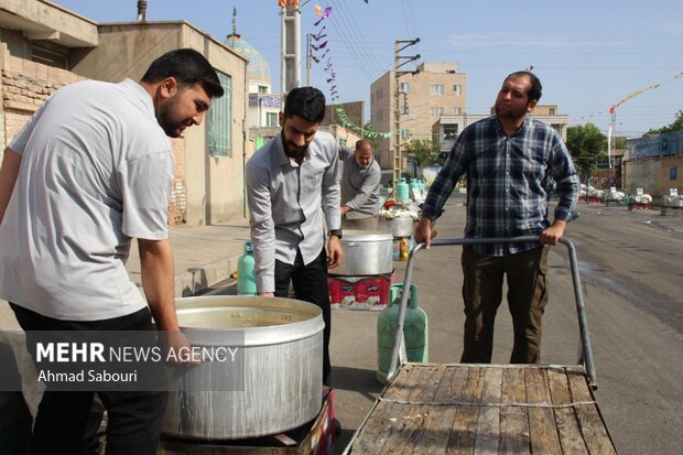 پخت ۷۲ دیگ غذا به مناسبت غدیر در سمنان