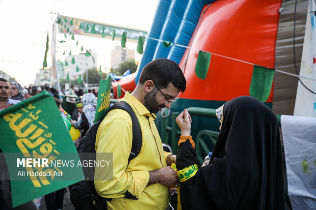 بالفیدیو... ماذا یحدث في احتفالات "ضيافة 10 كم" بمناسبة عید الغدیر في طهران 