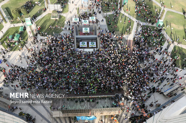 مردم تهران و محبان امیرالمومنین (ع) به منظور بزرگداشت واقعه غدیر خم، بعدازظهر جمعه ۱۶ تیر ۱۴۰۲ در اجتماع «مهمونی ۱۰ کیلومتری» که از میدان امام حسین (ع) آغاز و در میدان آزادی به پایان می‌رسد، شرکت کردند