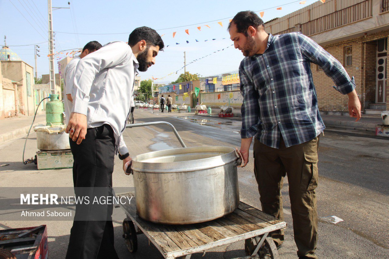 غدیری متفاوت در استان سمنان/ اطعام مساکین به عشق مرتضی علی