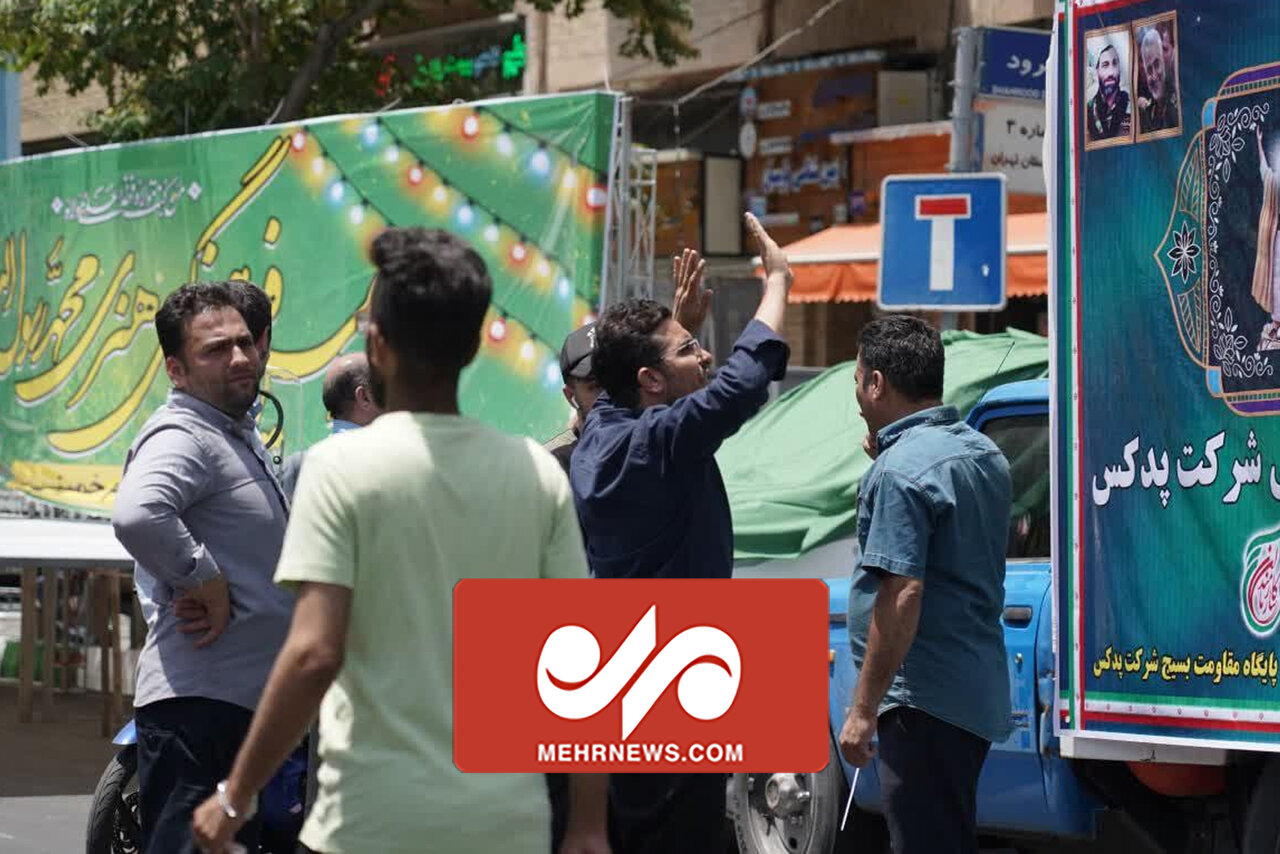 آذین بندی خیابان ها در مهمونی 10 کیلومتری تهران
