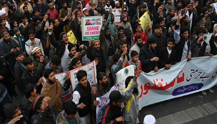 یوم تقدسِ قرآن پر پاکستان کے بڑے چھوٹے شہروں میں مظاہرے اور ریلیاں