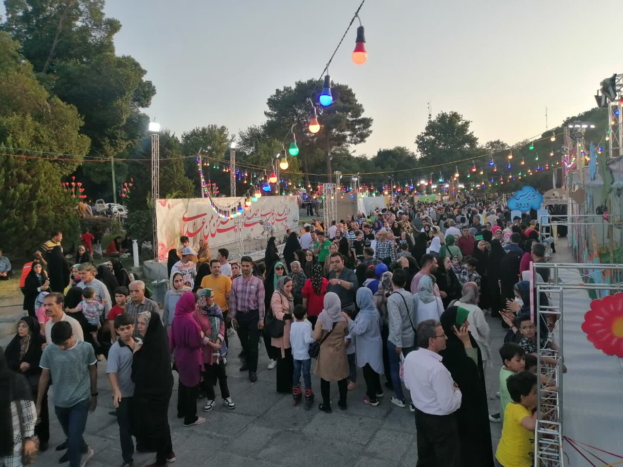استقبال بی نظیر مردم اصفهان از مهمونی ۸ کیلومتری غدیر خم