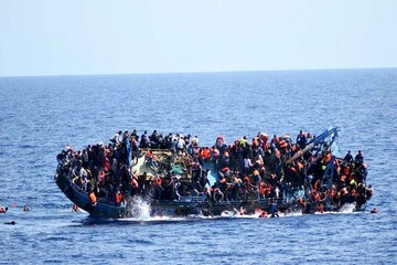 مسئولیت گارد ساحلی یونان در واژگونی قایق حامل مهاجران بررسی می‌شود