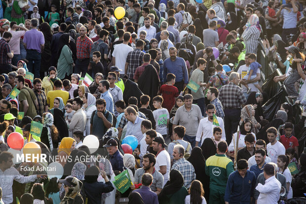 مردم تهران و محبان امیرالمومنین (ع) به منظور بزرگداشت واقعه غدیر خم بعدازظهر جمعه ۱۶ تیر ۱۴۰۲ در اجتماع «مهمونی ۱۰ کیلومتری» که از میدان امام حسین (ع) آغاز و در میدان آزادی به پایان می‌رسد، شرکت کردند