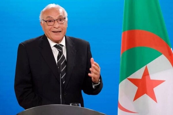 Cezayir Dışişleri Bakanı Tahran'da