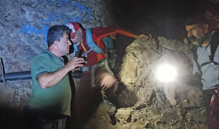 امدادرسانی به یک گروه ۹ نفره کوهنوردی در ارتفاعات جاده سیرود
