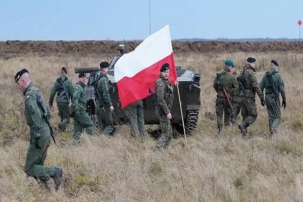 لهستان ۱۰۰۰ نظامی دیگر به مرز بلاروس می‌فرستد