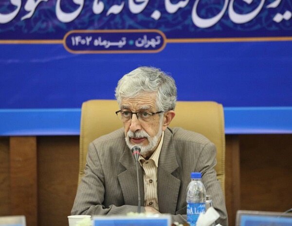 جلیل تجلیل از دلبستگان سخن فارسی بود