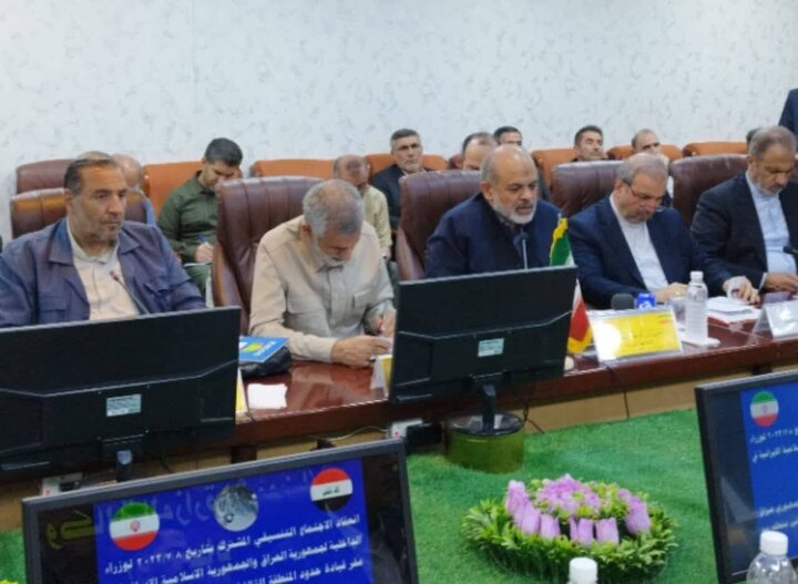 وزير الداخلية الايراني يدعو إلى تطوير التعاون مع العراق لتسهيل حركة زوار الأربعين