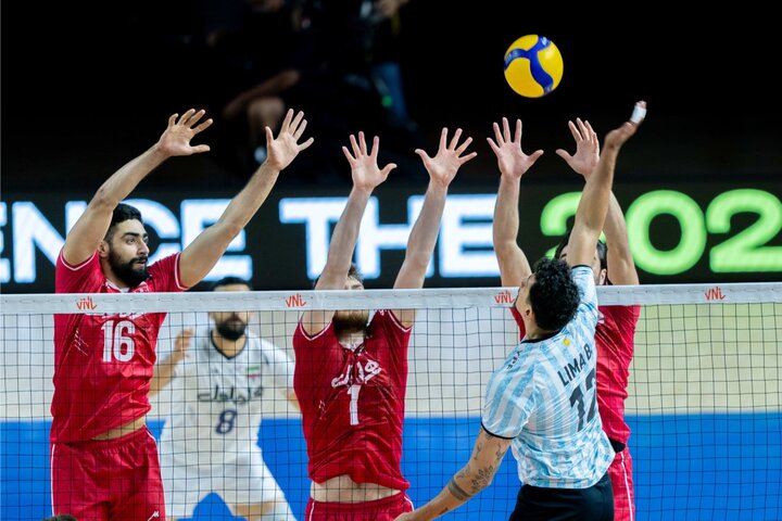 شکست تیم ملی والیبال ایران برابر آرژانتین/مقاومت باتیم نصف و نیمه