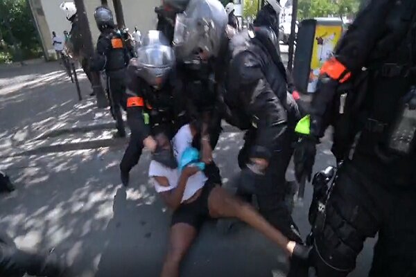 VIDEO: French police brutally beat black man