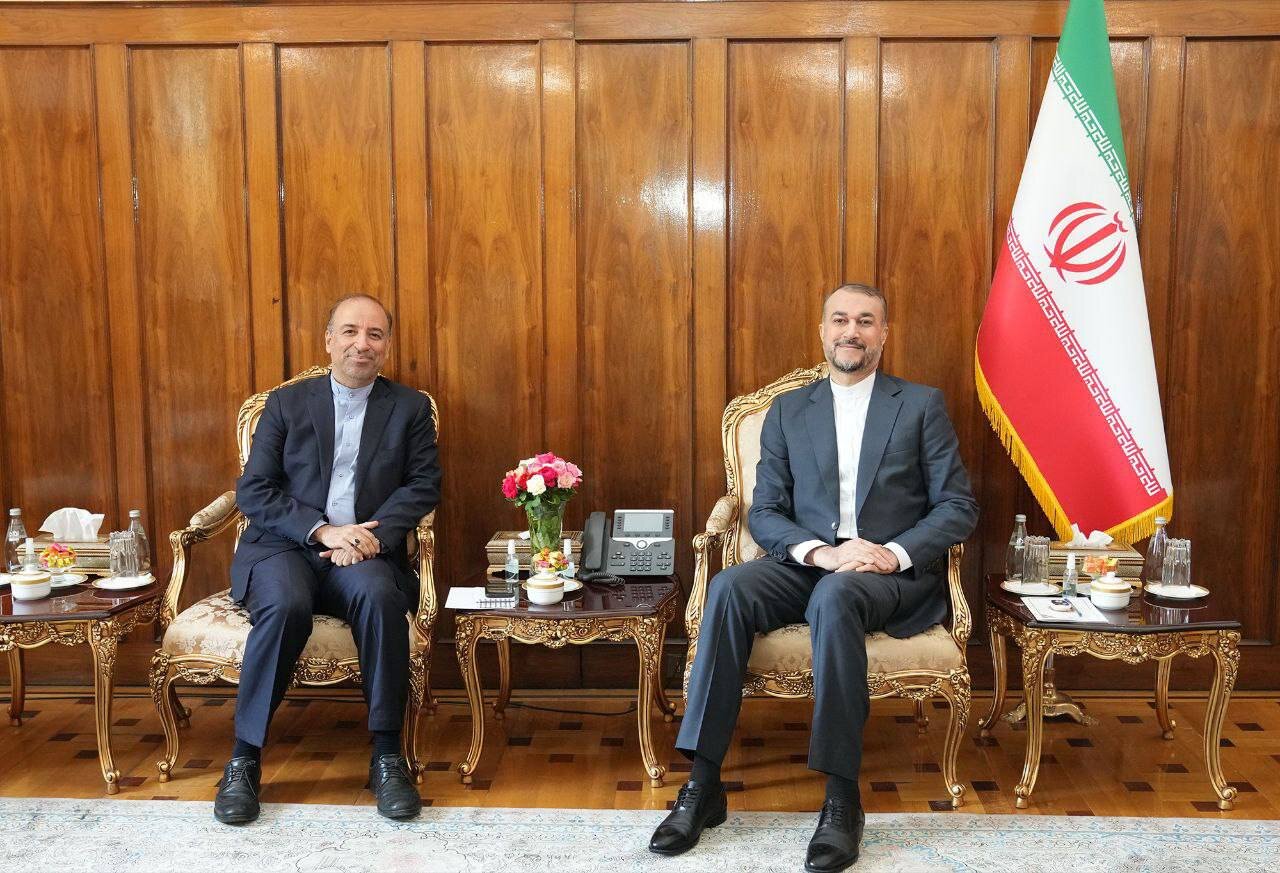 السفير الإيراني لدى الكويت يلتقى أمير عبدالهيان