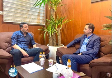 جلسه سرپرست باشگاه استقلال با جواد نکونام در مورد شرایط آبی پوشان