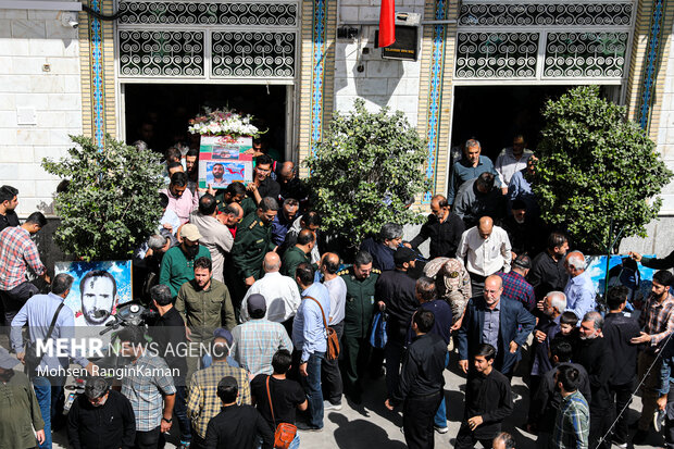 مراسم تشییع پیکر مطهر شهید مدافع حرم «مهدی اکبرپور روشن» صبح امروز دوشنبه ۱۹ تیر ۱۴۰۲ با حضور خانواده، هم‌رزمان و مردم شهیدپرور تهران در مسجد جامع ابوذر برگزار شد