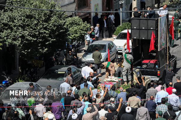 مراسم تشییع پیکر مطهر شهید مدافع حرم «مهدی اکبرپور روشن» صبح امروز دوشنبه ۱۹ تیر ۱۴۰۲ با حضور خانواده، هم‌رزمان و مردم شهیدپرور تهران در مسجد جامع ابوذر برگزار شد