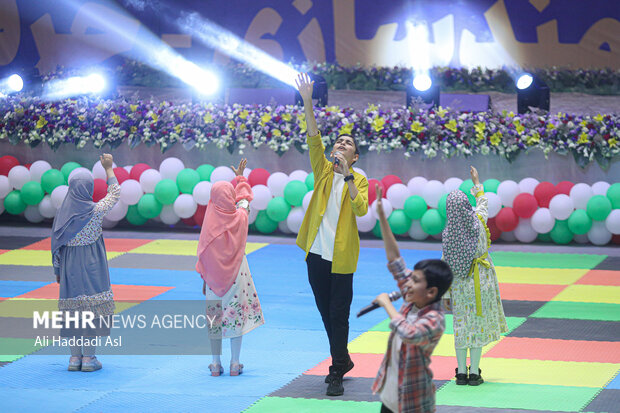 جشن بزرگ فرزندان غدیر ویژه کودکان کار و خیابان به همت سازمان خدمات و مشارکت‌های اجتماعی شهرداری تهران صبح روز دوشنبه ۱۹ تیرماه ۱۴۰۲ و با حضور علیرضا زاکانی شهردار تهران و سید مرتضی بختیاری رئیس کمیته امداد امام خمینی (ره) در ورزشگاه آزادی برگزار شد