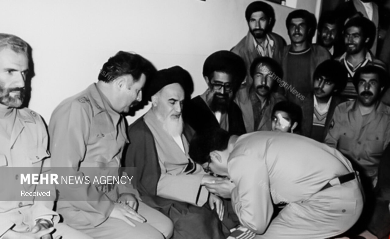 روایتی از رژه تاریخی بالگردهای هوانیروز با حضور امام راحل در قم