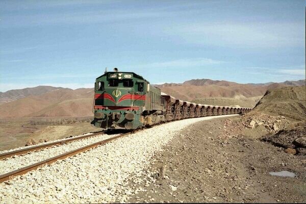 نحوه عبور راه‌آهن بوشهر از ایستگاه پخش سیلاب تنگستان بررسی شد