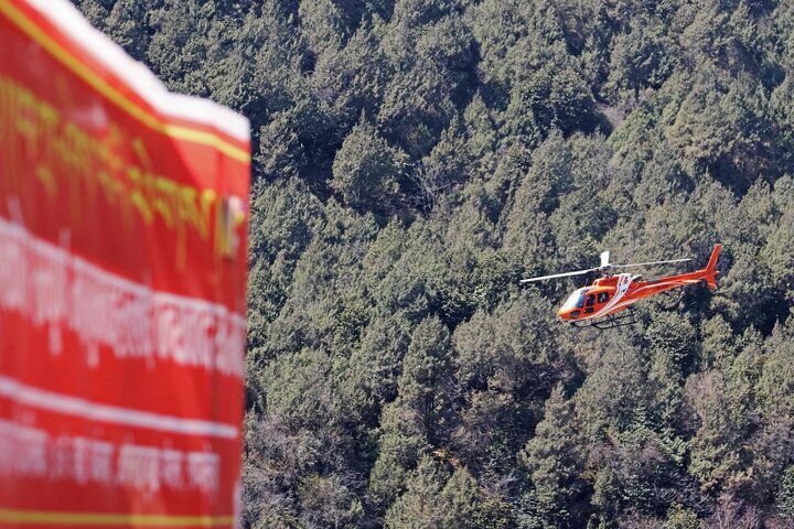 سقوط بالگرد گردشگران در مجاورت اورست/ دست کم ۵نفر کشته شدند