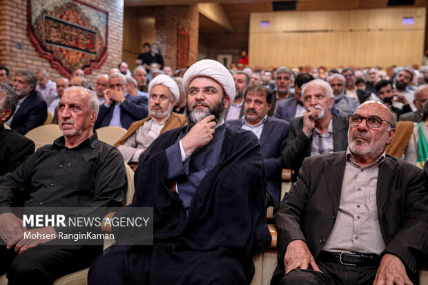 حجت الاسلام محمد قمی رئیس سازمان تبلیغات اسلامی در مراسم افتتاحیه رویداد مقام مجنون حضور دارد