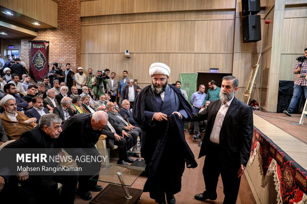 حجت الاسلام محمد قمی رئیس سازمان تبلیغات اسلامی در مراسم افتتاحیه رویداد مقام مجنون حضور دارد