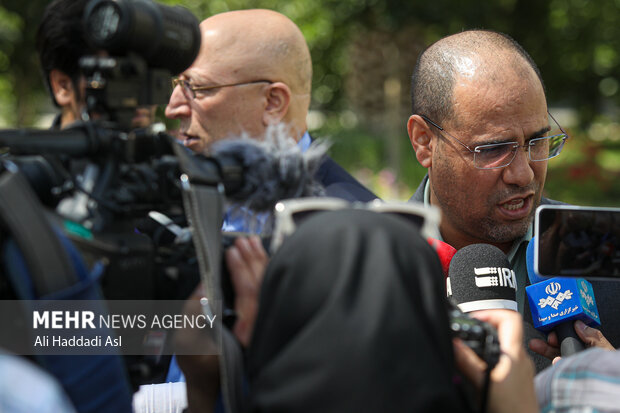 محمد علی زلفی گل وزیر علوم و رضا مراد صحرایی وزیر آموزش و پرورش در حاشیه جلسه هیئت دولت حضور دارند