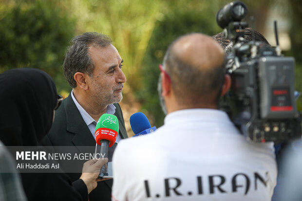 محمد دهقان معاون حقوقی رئیس جمهور در حاشیه جلسه هیئت دولت حضور دارد