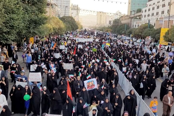 راهپیمایی «مدافعان حریم خانواده» در مشهد برگزار شد