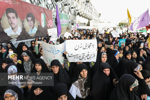 تہران میں یوم حجاب و عفاف کی مناسبت سے عظیم الشان اجتماع
