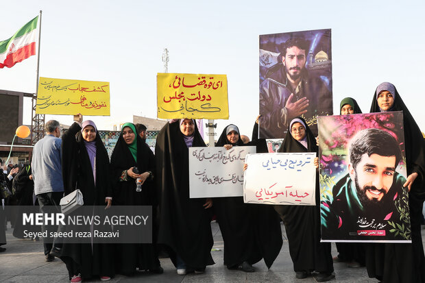 تہران میں یوم حجاب و عفاف کی مناسبت سے عظیم الشان اجتماع
