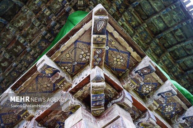 Kaçarlar dönemini andıran "Saqanfar" binası