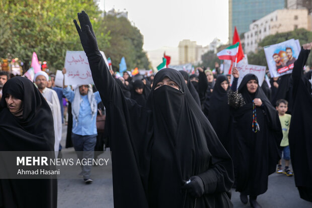 راهپیمایی «مدافعان حریم خانواده» در مشهد