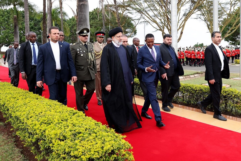 ایرانی صدر آیت اللہ رئیسی کینیا سے یوگنڈا روانہ ہو گئے