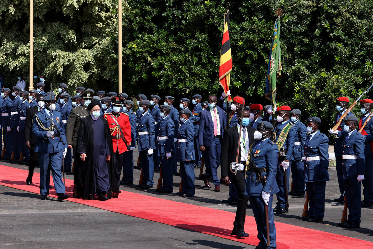 یوگنڈا، صدارتی محل میں صدر رئیسی کا باقاعدہ استقبال