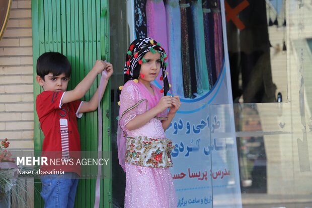 نمایشگاه مد و لباس کردی در سنندج