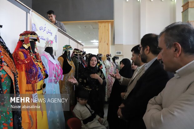 نمایشگاه مد و لباس کردی در سنندج