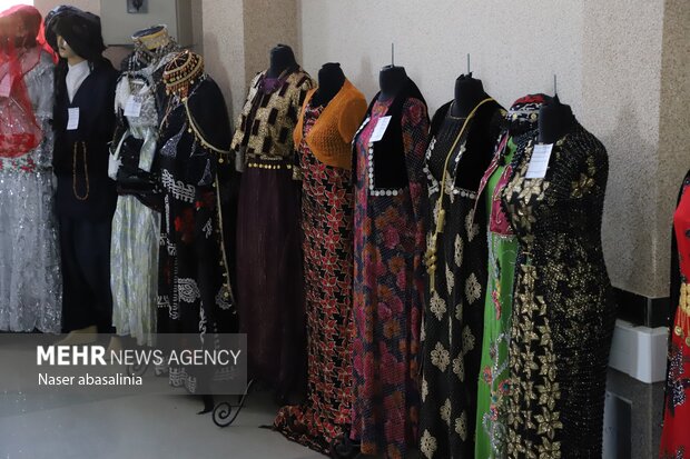 İran'da moda ve geleneksel Kürt kiyafetleri fuarı